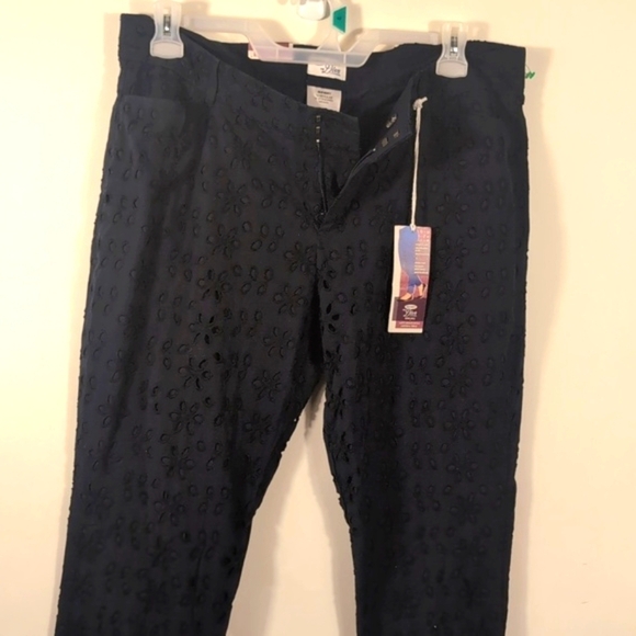 Old Navy Diva Navy eyelet Pants Size 14 New with tags - Picture 13 of 16